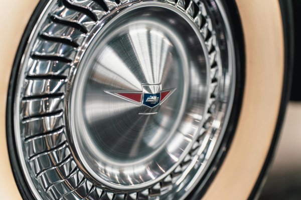 Quais produtos de limpeza são seguros para usar em superfícies automotivas?